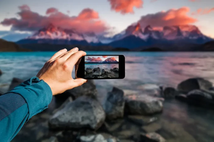 The Evolution and Mechanics of the Smartphone Camera